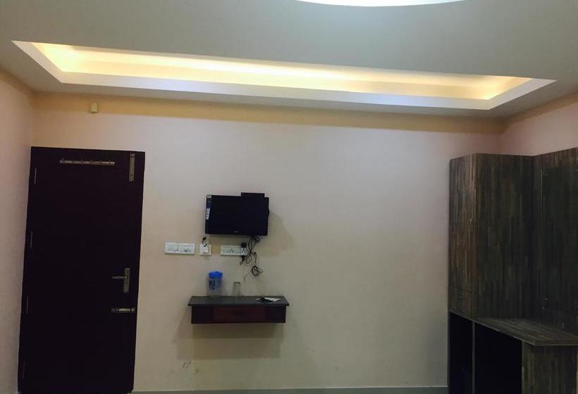 Hotel Mega Tourist Home Palarivattom 4