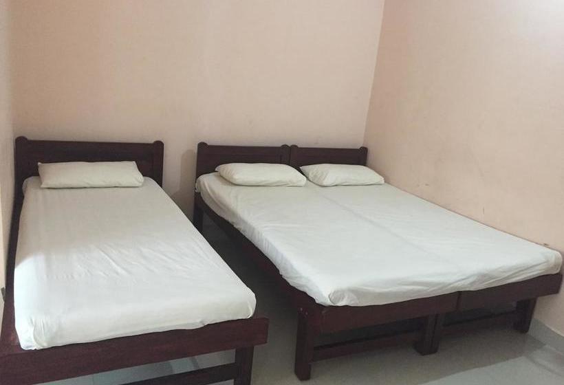 Hotel Mega Tourist Home Palarivattom 7