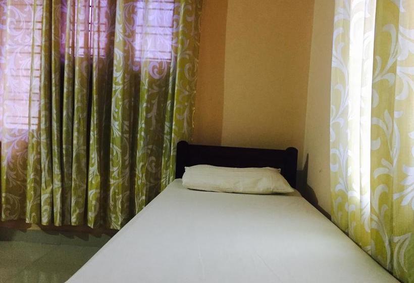 Hotel Mega Tourist Home Palarivattom 8