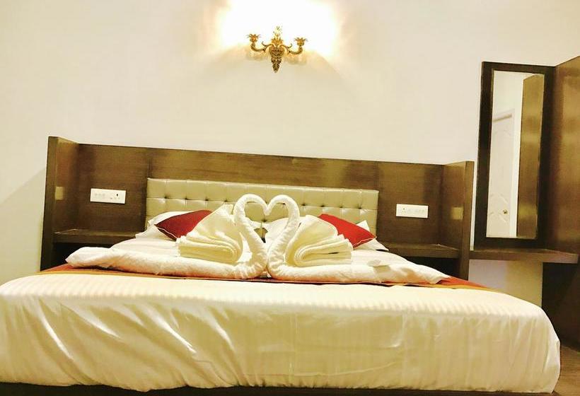 Hotel Sky Dale Inn & Suites 13