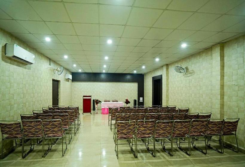 Hotel Oyo Rooms Near Power House 10