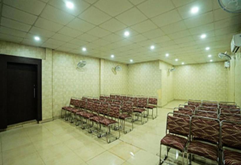 Hotel Oyo Rooms Near Power House 11