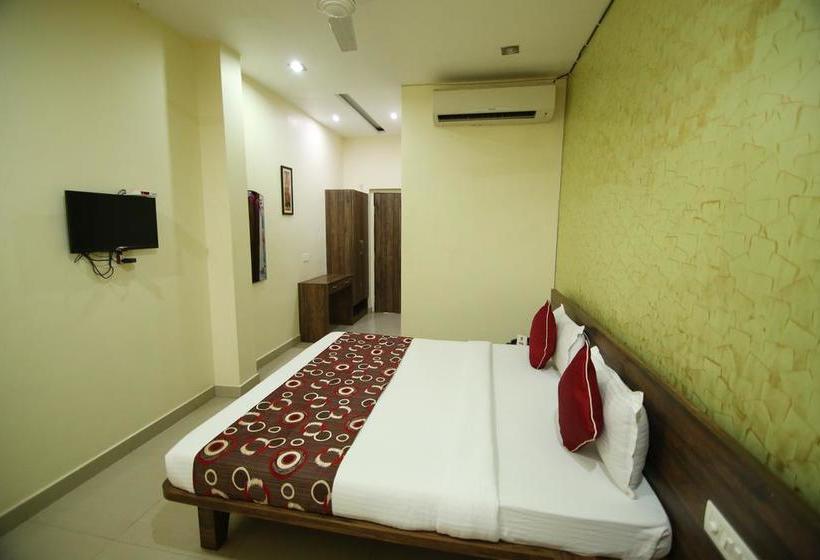 Hotel Oyo Rooms Near Power House 18
