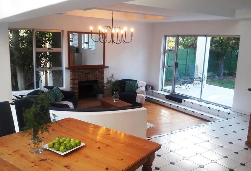 Bed and Breakfast Flamingo Rest Tableview