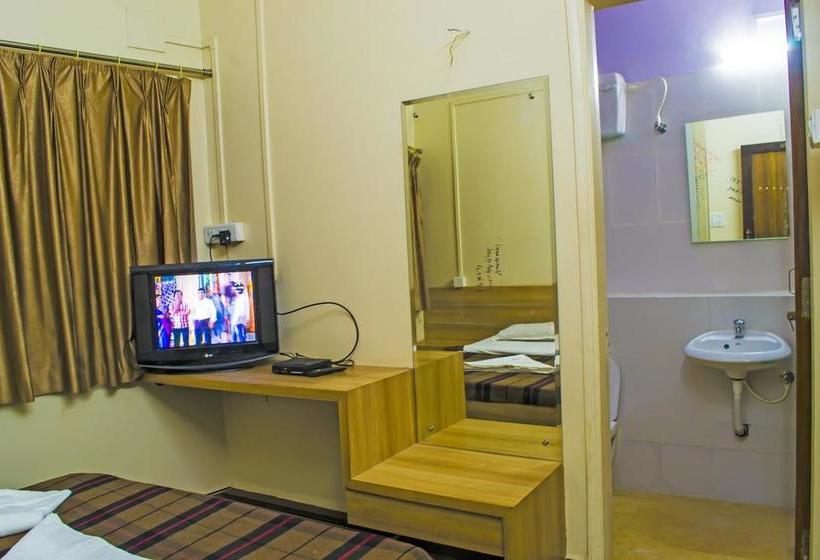Hotel Girish 5