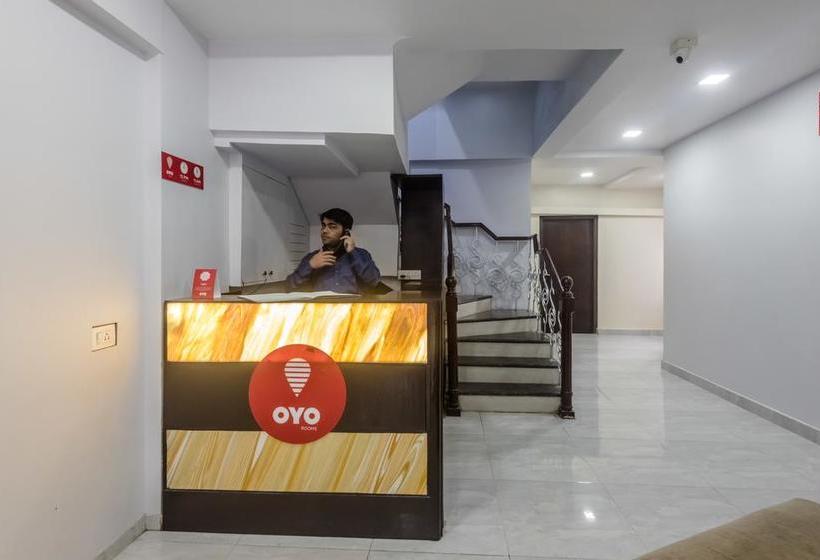 Hotel Oyo Rooms Near Kokilaben Hospital 1
