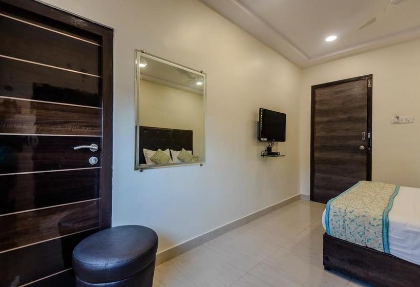 Hotel Oyo Rooms Near Kokilaben Hospital 15