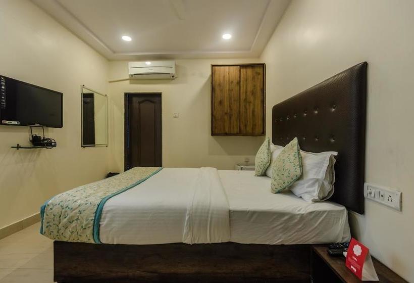 Hotel Oyo Rooms Near Kokilaben Hospital 4