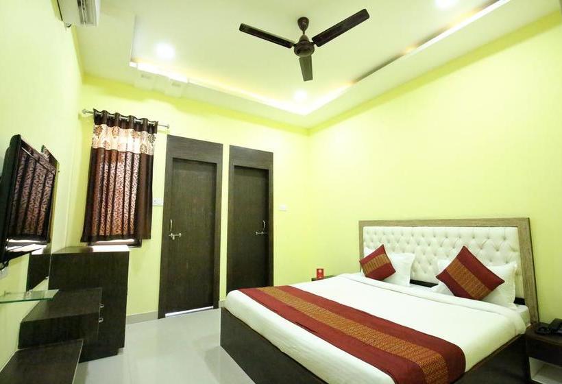 Hotel Oyo Rooms Opp Shri Balaji Hospital Mowa Raipur 17