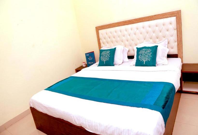 Hotel Oyo Rooms Opp Shri Balaji Hospital Mowa Raipur 9