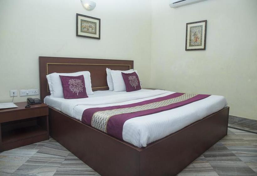 Hotel Oyo Rooms Master Canteen 12