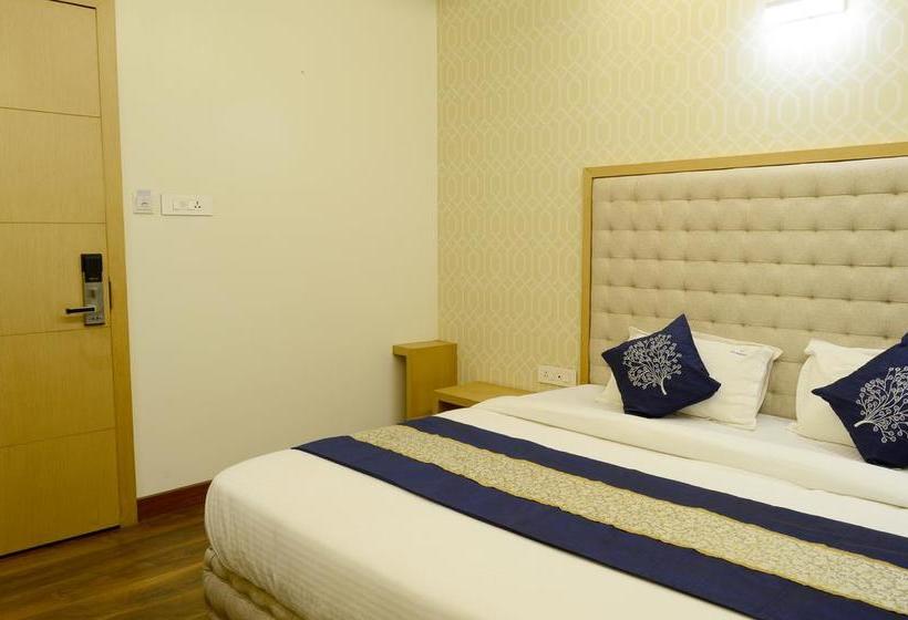 Hotel Oyo Rooms Near Halalpura Bus Stand 17