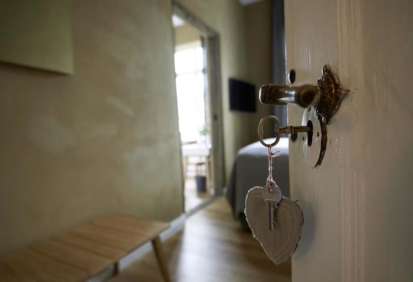 Alte Apotheke Hotel Und Cafe 2