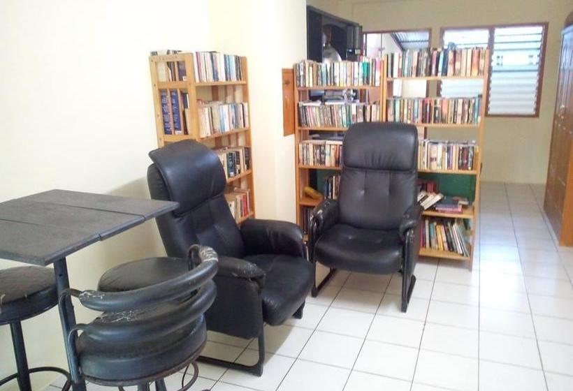 Albergue Chalong Hip Host