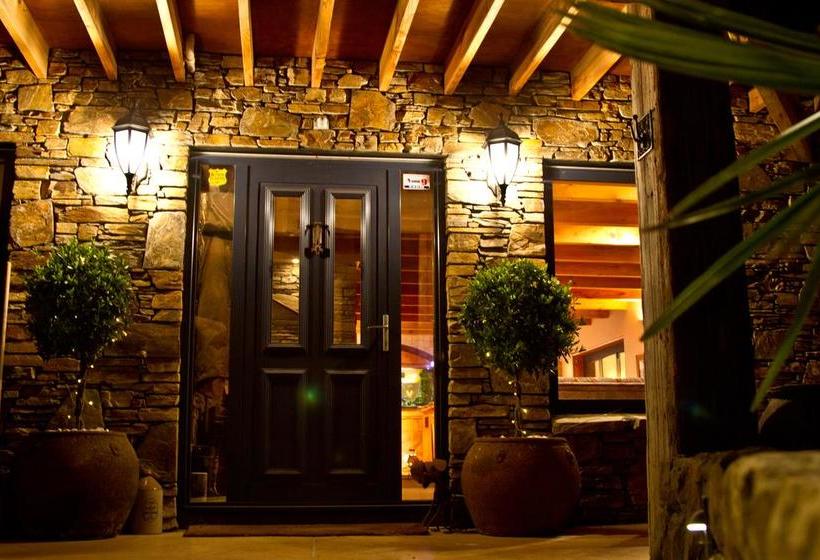 Tree House Lodge Bed & Breakfast 18