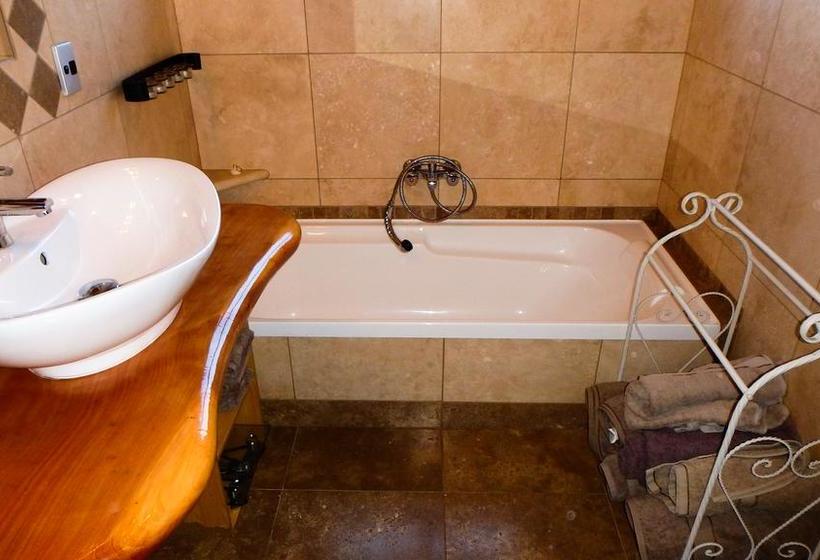 Tree House Lodge Bed & Breakfast 9