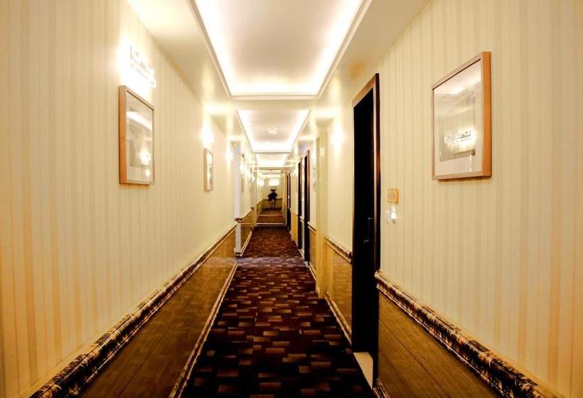 Pinnacle By 1589 Hotels 10