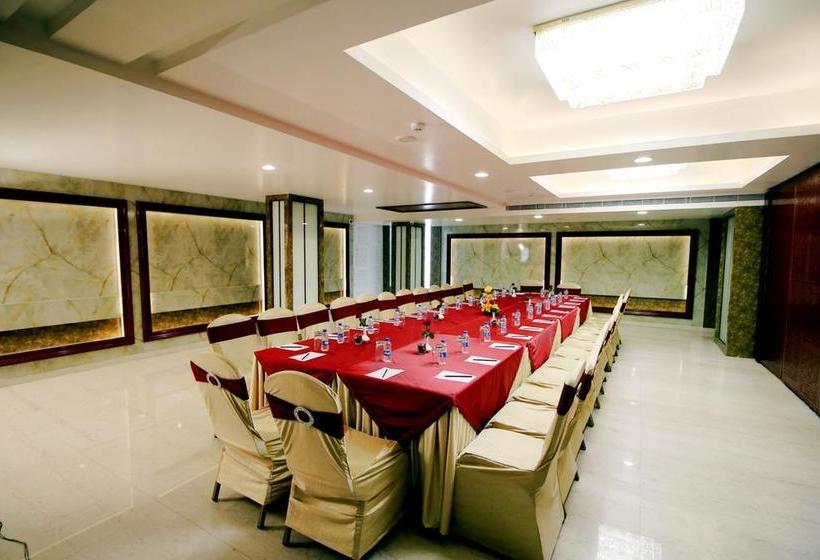 Pinnacle By 1589 Hotels 19