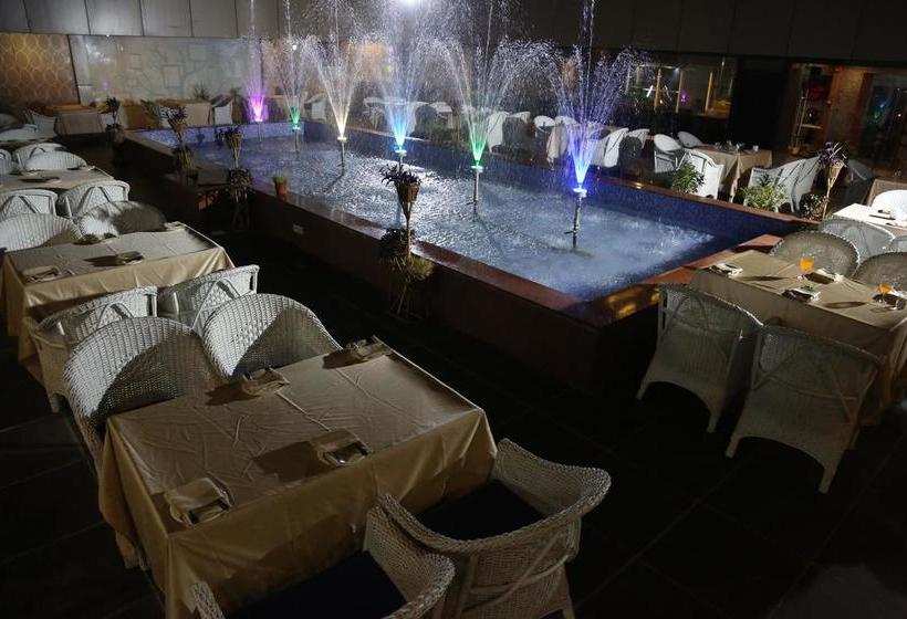 Hotel The Revanta 10