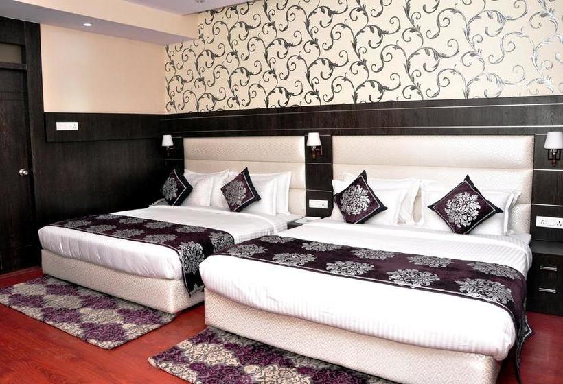 Hotel The Revanta 12