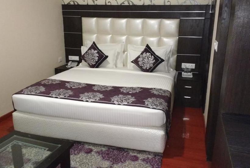 Hotel The Revanta 20