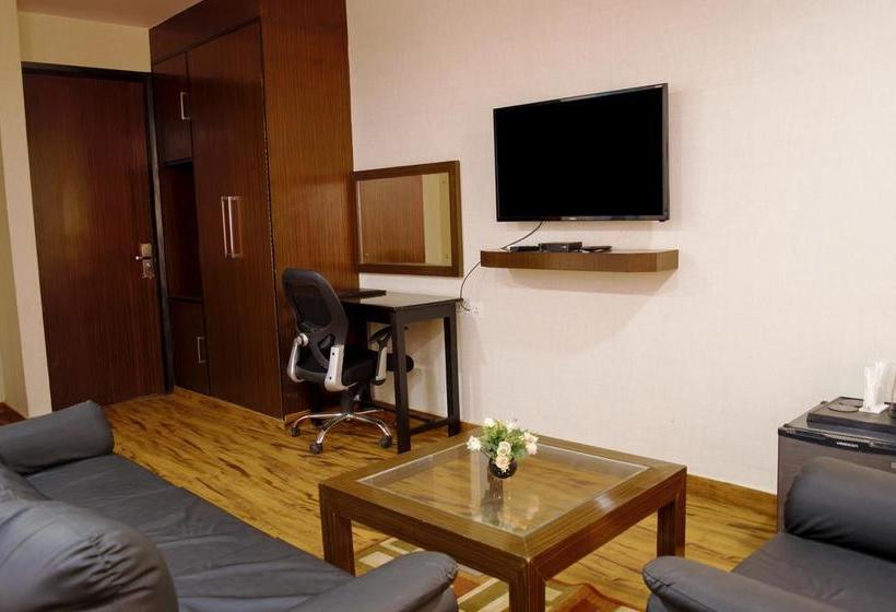 Fabhotel White Castle Sez 8