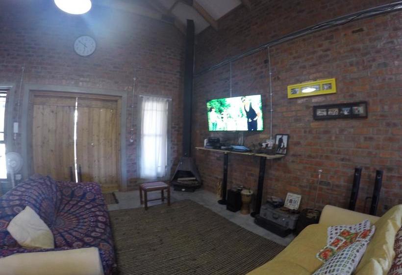 Hostel Greenhouse Accommodation 6