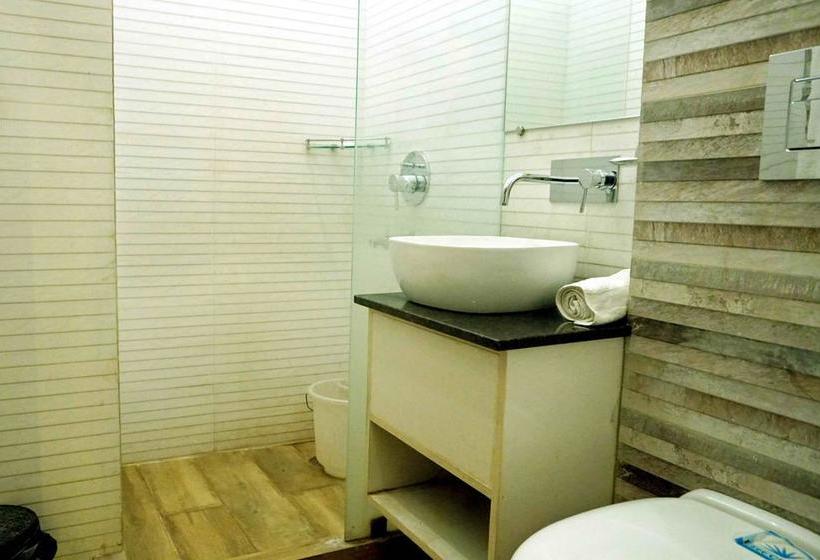 Fabhotel Royal Plaza Zirakpur 5