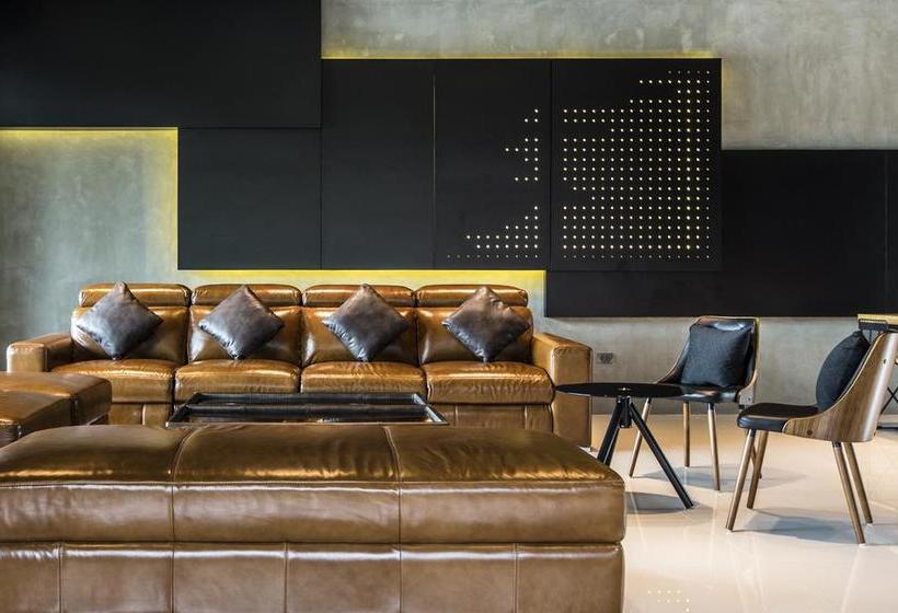 Cresco Hotel Buriram 10