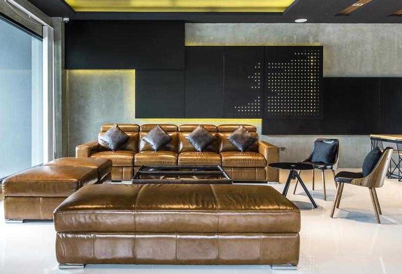 Cresco Hotel Buriram 11