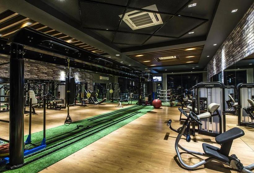 Cresco Hotel Buriram 14