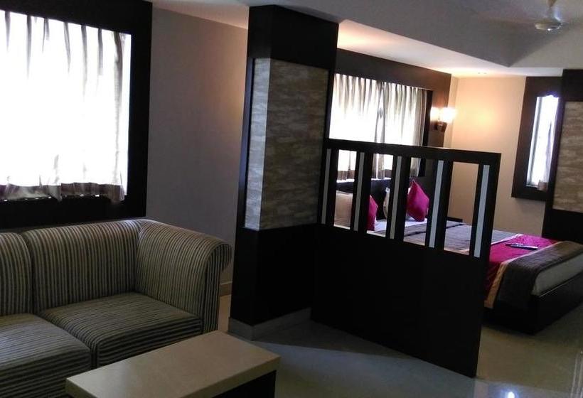 Hotel Green Wood Inn & Suites 18