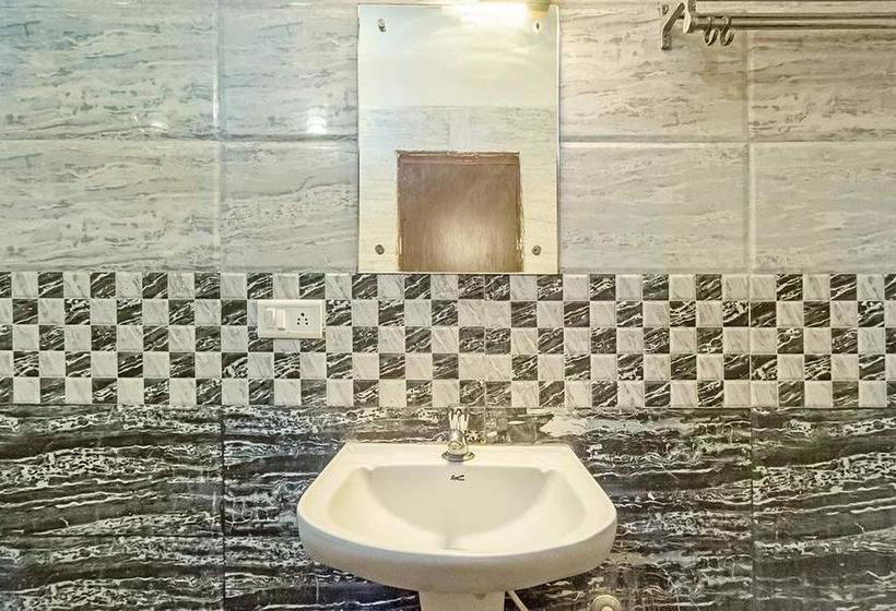 Hotel Green Wood Inn & Suites 9