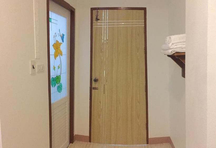 Hotel Maesot Siri 13