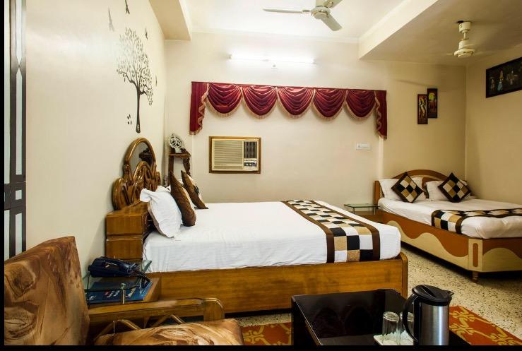 Hotel Bharat Niwas 13