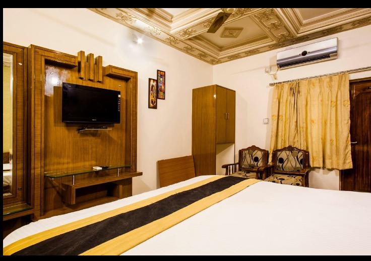 Hotel Bharat Niwas 15