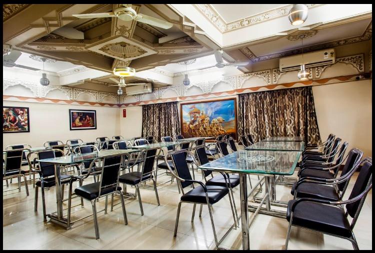 Hotel Bharat Niwas 4