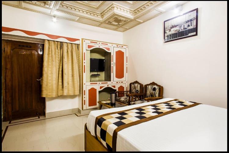 Hotel Bharat Niwas 5
