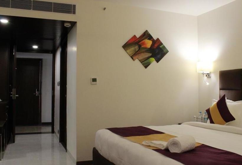 Hotel Ajantha Evergreen 10