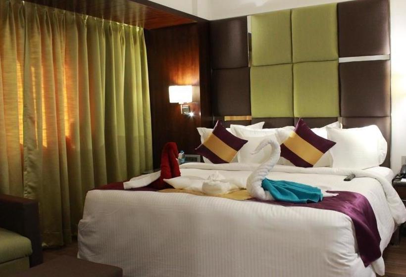 Hotel Ajantha Evergreen 12