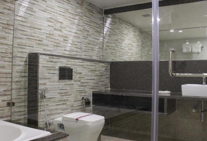 Hotel Ajantha Evergreen 13