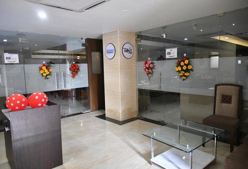 Hotel Ajantha Evergreen 16