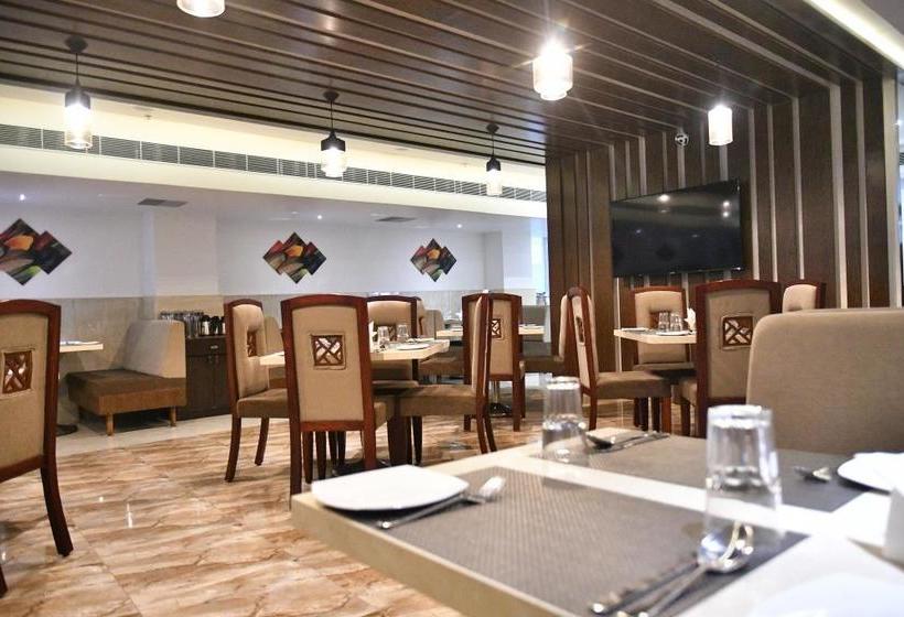 Hotel Ajantha Evergreen 17