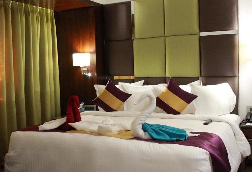 Hotel Ajantha Evergreen 2