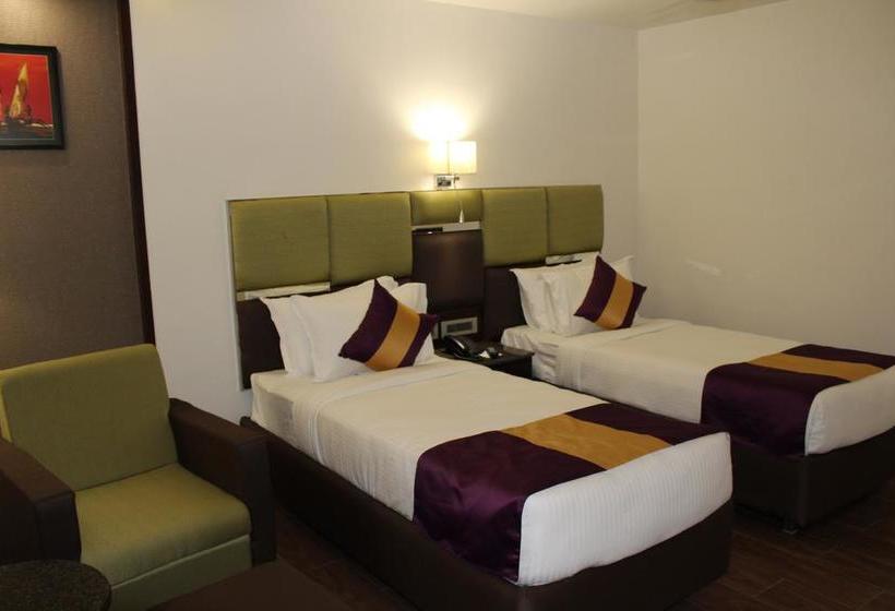 Hotel Ajantha Evergreen 3