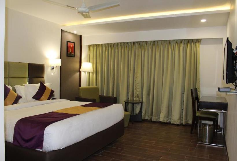 Hotel Ajantha Evergreen 4
