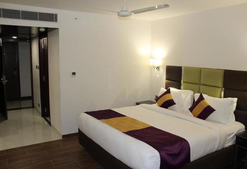 Hotel Ajantha Evergreen 5