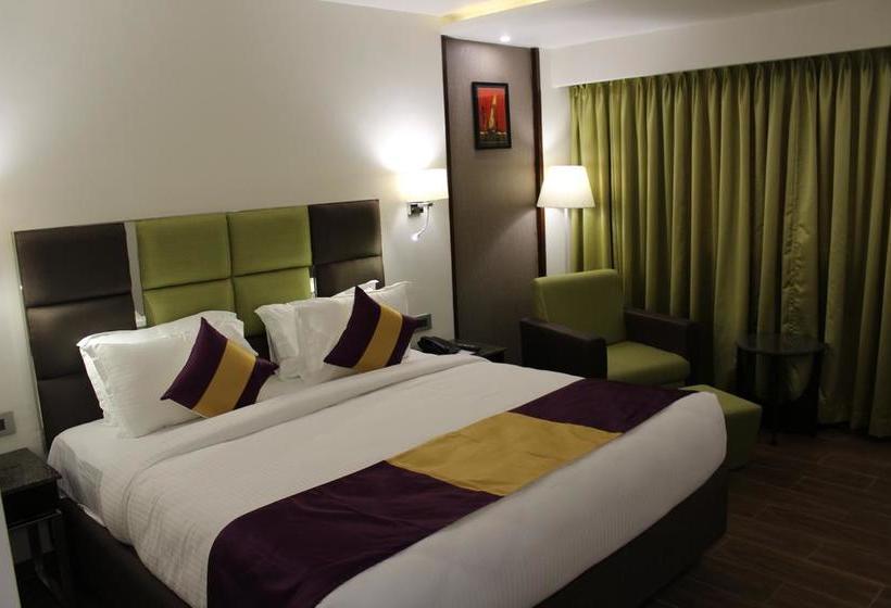 Hotel Ajantha Evergreen 7