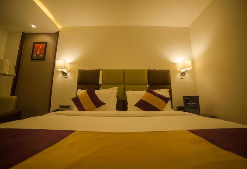 Hotel Ajantha Evergreen 9