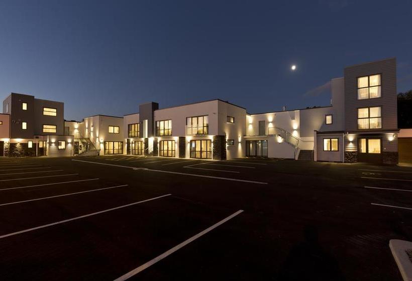 2 On Whiteleigh Motel